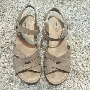 11 wide sandals
